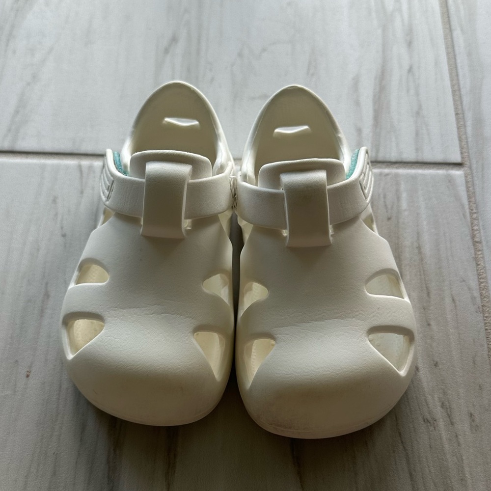 Ten Little Splash Sandals in Soft White - Picture 3 of 6